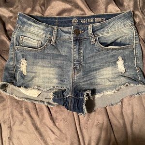 “So” High rise Jean shorts